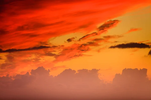 Röd Solnedgång Eller Soluppgång Naturens Skönhet Orange Moln Med Solljus — Stockfoto