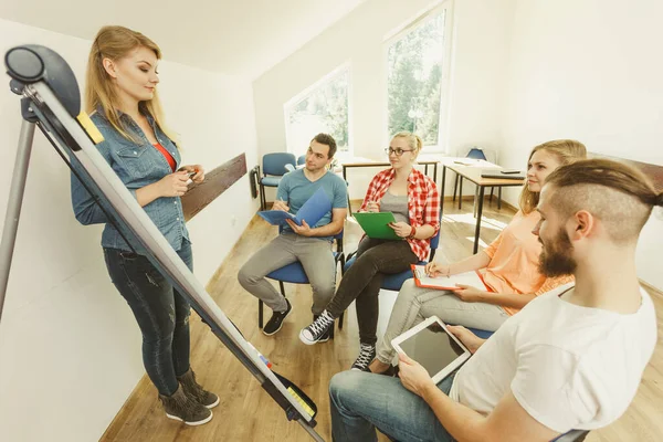 Teamvergadering Start Concept Mannelijke Vrouwelijke Diversiteit Jongeren Die Samen Studeren — Stockfoto