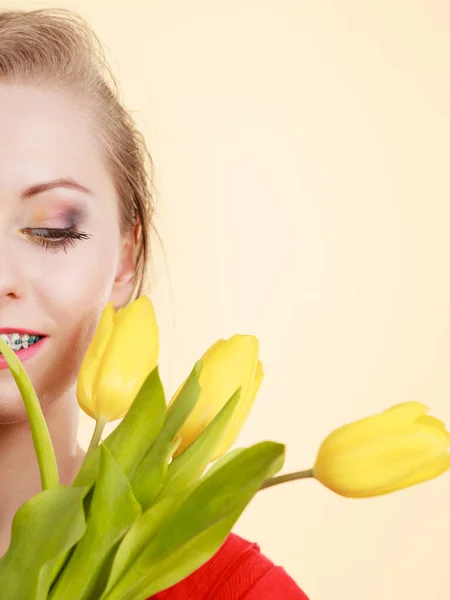 Shot Young Woman Holding Romantic Yellow Tulip Bouquet Women Day — Stock Photo, Image