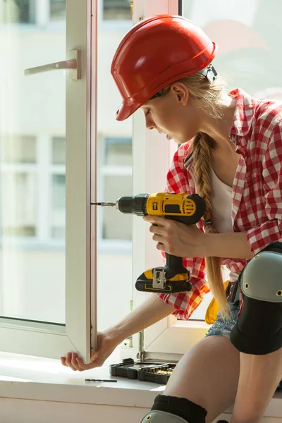 Young Woman Wearing Helmet Using Power Drill Tools Work Home — Stock Photo, Image