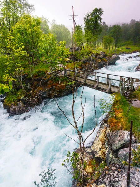 Reisen Schönheit Der Natur Kleine Brücke Und Wasserfall Reißenden Fluss — Stockfoto