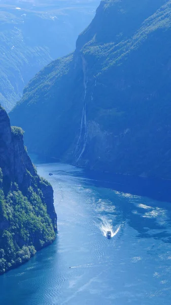 Fjord Geirangerfjord Ferry Boat Θέα Από Ornesvingen Σημείο Θέασης Νορβηγία — Φωτογραφία Αρχείου