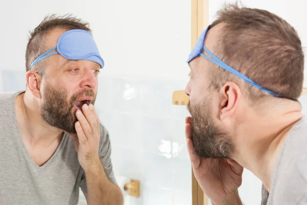 Homem Adulto Engraçado Usando Óculos Testa Tendo Problemas Com Acordar — Fotografia de Stock