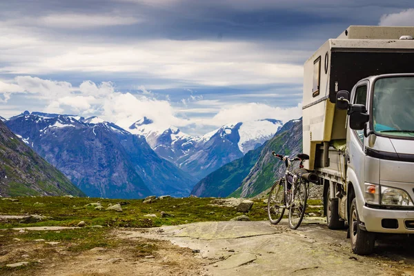 Montañas Paisaje Coche Campista Con Bicicleta Ruta Nacional Turística Escénica —  Fotos de Stock