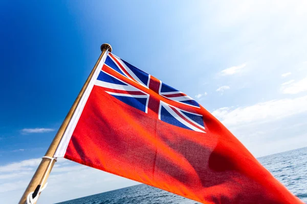 Rosso Regno Unito Guardiamarina Bandiera Marittima Britannica Sventolato Dalla Barca — Foto Stock