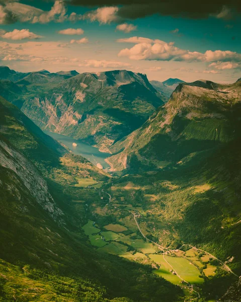 Vacaciones Turísticas Viajes Fantástica Vista Del Paisaje Geirangerfjord Montañas Desde — Foto de Stock