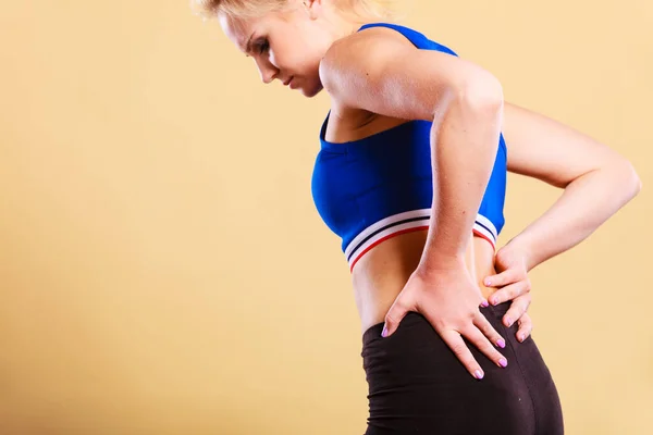 Gimnasio Deportivo Problema Salud Joven Mujer Forma Con Dolor Espalda —  Fotos de Stock