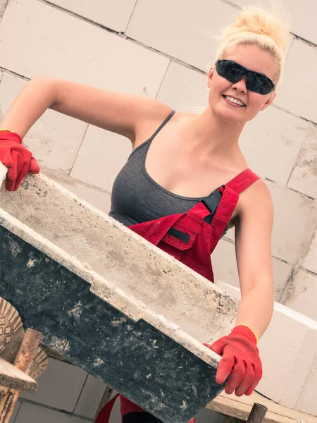 Mujer Con Ropa Trabajo Trabajando Obra Mezclar Cemento Tazón Preparando —  Fotos de Stock