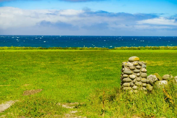 Natureza Paisagem Verão Campo Visão Campo Com Cerca Pedra Velha — Fotografia de Stock