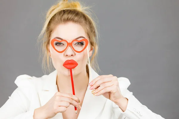 Mujer Elegante Feliz Celebración Accesorios Carnaval Palo Que Divierten Trabajo — Foto de Stock