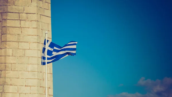 Грецький Прапор Маяк Біля Ґітіо Проти Блакитного Неба Лаконія Пелопоннес — стокове фото