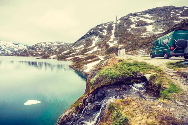 Туризм Отдых Путешествия Кампер Ван Горный Ландшафт Норвегии — стоковое фото