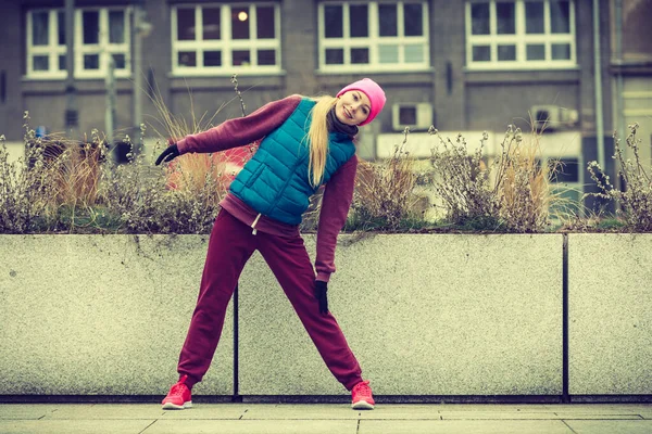 Sport Och Rekreation Passar Smal Sportig Tonåring Flicka Stretching Uppvärmning — Stockfoto