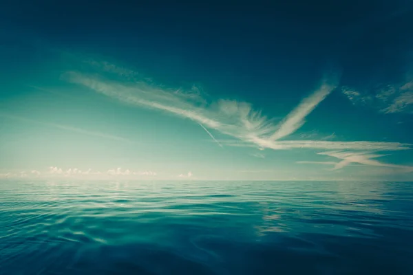 Schöne Meereslandschaft Blauer Horizont Und Himmel Ruhige Szene Natürliche Zusammensetzung — Stockfoto