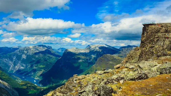 Panorámás Hegyvidéki Táj Geirangerfjorddal Dalsnibba Környékéről Geiranger Skywalk Kilátótorony Hegyen — Stock Fotó