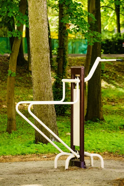 Gimnasio Aire Libre Parque Durante Primavera Verano Con Nadie Máquinas —  Fotos de Stock