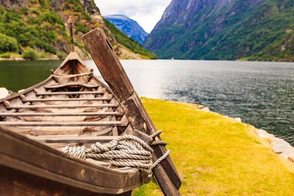 Old Wooden Viking Boat Fjord Shore Mountains Sognefjord Tourism Traveling — Stock Photo, Image