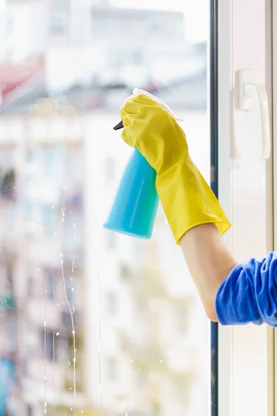 Ama Casa Limpiador Mujer Ventana Lavado Casa Usando Tela Detergente —  Fotos de Stock