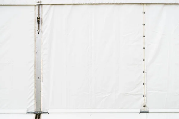 Zbliżenie Biało Imprezowych Szczegółów Namiotu Haczyków Pasków Sznurków Koncepcja Obiektów — Zdjęcie stockowe