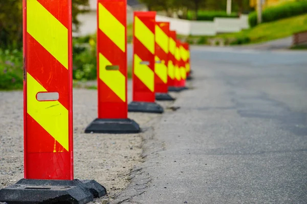 黄色の赤い交通警告標識 — ストック写真