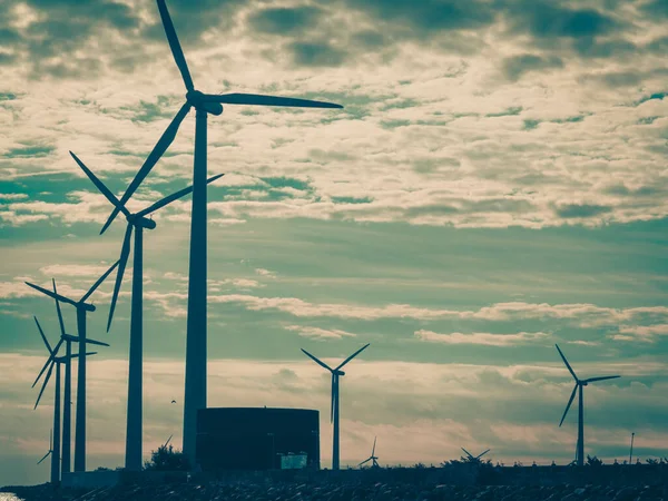 Windturbinen Generator Park Für Erneuerbare Nachhaltige Und Alternative Energieerzeugung Entlang — Stockfoto