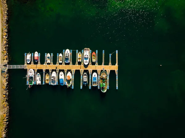Вид Сверху Сверху Вниз Бассейн Пристани Яхт Небольших Рыбацких Лодок — стоковое фото