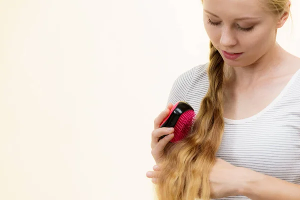 Blonde Girl Brush Combing Her Long Hair Girl Taking Care — Stock Photo, Image