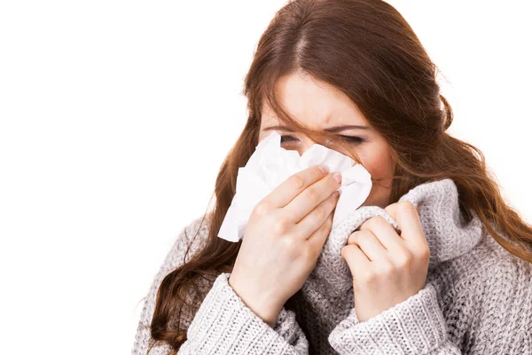 Mujer Enferma Helada Estornudando Tejido Chica Vistiendo Suéter Caliente Siendo — Foto de Stock