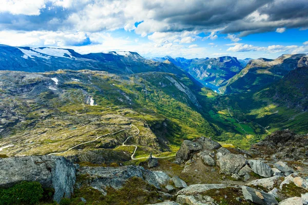 観光休暇や旅行 ダルスニーバ展望台からのガイランゲルフィヨルドと山の風景 ガイランゲススカイウォークプラットフォーム ノルウェー — ストック写真