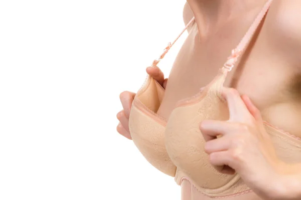 若い女性の小さなおっぱいが大きすぎるブラジャーを着て 女性の胸間違ったサイズランジェリー ボズム コンセプトを編む 胸の拡大 — ストック写真