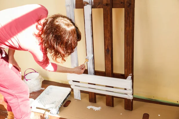 家居装饰 色彩变化 朦胧的概念 个人装修木制衣架 — 图库照片