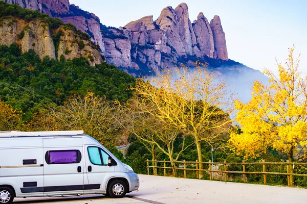 Przyczepa Kempingowa Górach Montserrat Niedaleko Barcelony Katalonii Hiszpania Atrakcja Turystyczna — Zdjęcie stockowe