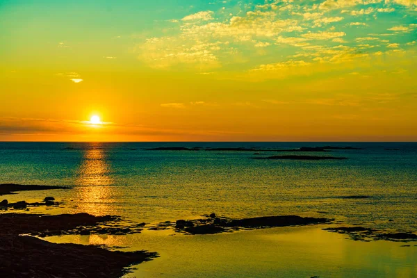 Andoya Adasında Deniz Manzarası Yaz Boyunca Gece Yarısı Güneşi Altında — Stok fotoğraf