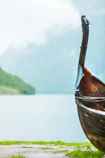 Old Wooden Viking Boat Seashore Norwegian Nature Foggy Misty Day — Stock Photo, Image