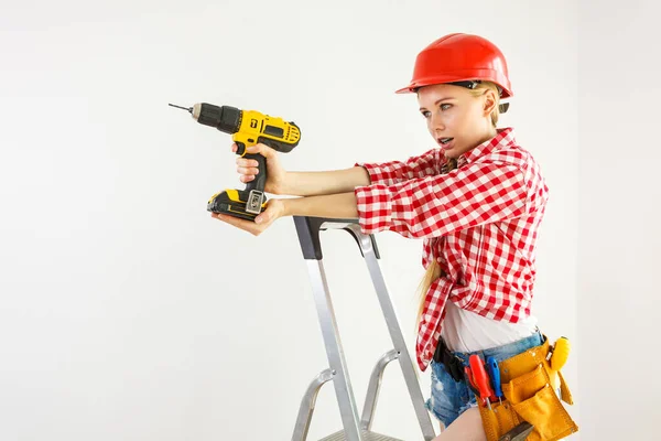Young Determinated Woman Using Drill Doing Home Renovation Female Construction — Stock Photo, Image