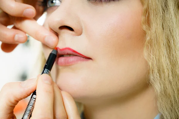 Professional Make Artist Applying Woman Fashion Model Lips Red Lip — Stock Photo, Image