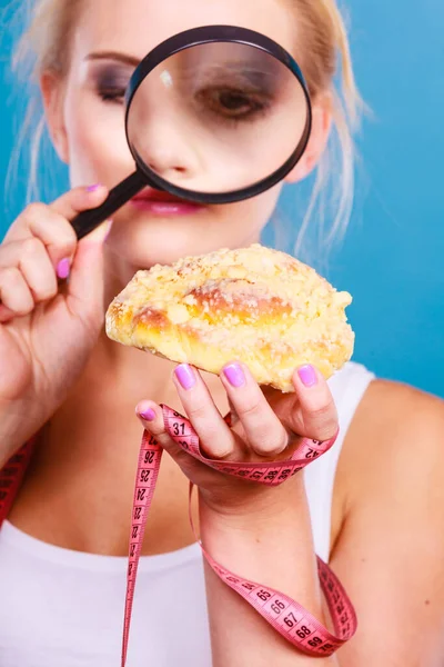 Woman Measuring Tape Hand Checking Examine Sweet Roll Bun Magnifying — Stock Photo, Image