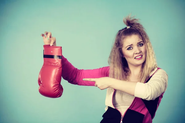 Young Woman Looking Disgust Boxing Glove She Does Fighting Aggression — Stock Photo, Image