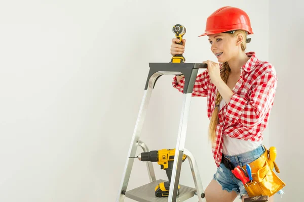 Woman Fully Equipped Work Repairing Tools Stand Ladder Female Repairs — Stock Photo, Image