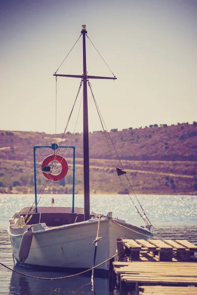 Jetty Pier Tropische Zeewater Kustlijn Met Boot Jacht Maritiem Zeilconcept — Stockfoto