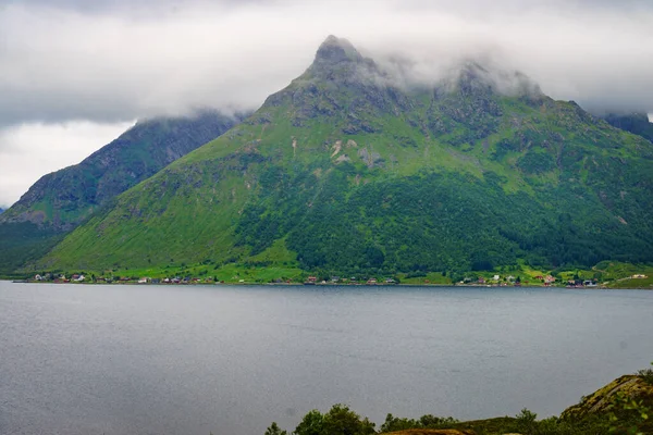 Krajina Fjordů Lofotenské Ostrovy Severním Norsku Mlhavý Den Zataženo — Stock fotografie