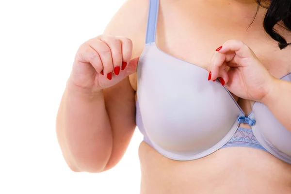 Rozmiar Tłuszczu Dojrzały Nierozpoznawalny Kobieta Wygodnym Staniku Białym Kobiece Piersi — Zdjęcie stockowe