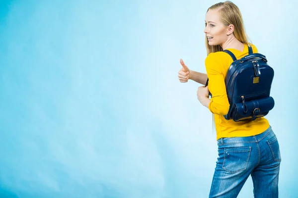 Gelukkig Blonde Tiener Meisje Gaat Naar School College Dragen Rugzak — Stockfoto