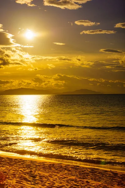 Szenischer Sonnenuntergang Oder Sonnenaufgang Über Der Meeresoberfläche Natürliche Landschaft Schöne — Stockfoto