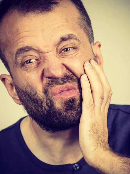 Diş Ağrısından Muzdarip Yetişkin Bir Adamın Portresi Diş Sorunu Sağlık — Stok fotoğraf