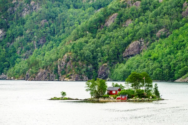 Noors Landschap Bergen Heuvels Fjord Met Rode Hytte Huis Eiland — Stockfoto