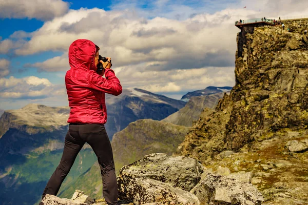 Turismo Vacanza Foto Viaggio Femmina Turista Scattare Foto Con Macchina — Foto Stock