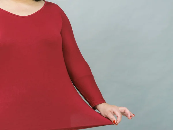 曲線的な大きな女性の体にプラスサイズの綿弾性トップチュニック — ストック写真