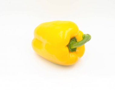 Beyaz zemin üzerine sarı bir tatlı biber