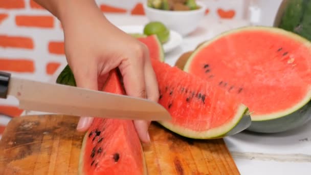 Close Sliced Watermelon Pieces Cutting Board — Stock Video